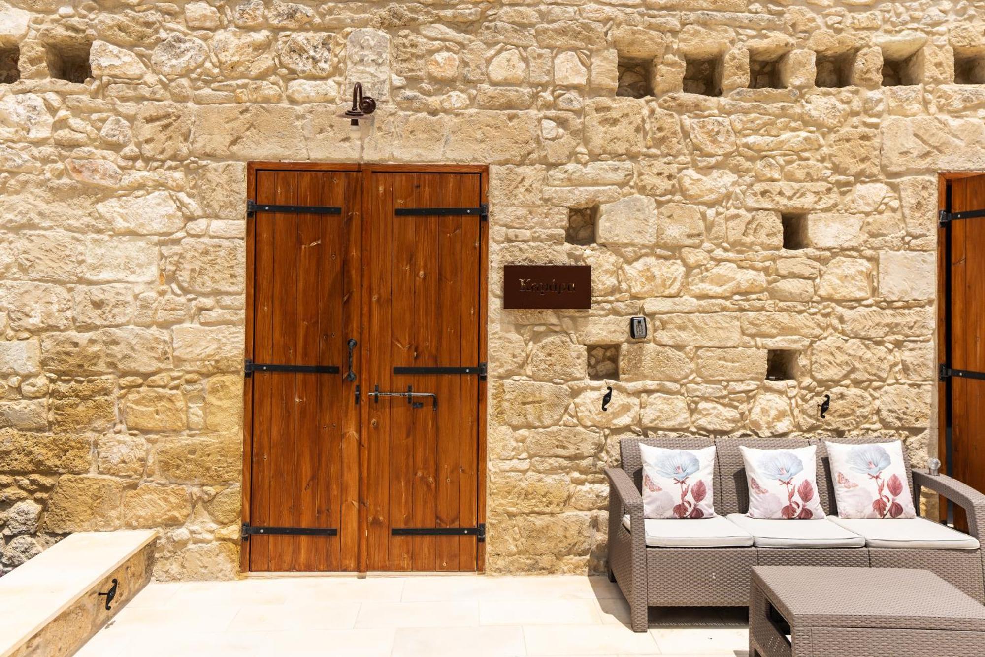 Harma Traditional Boutique Suites Пафос Стая снимка