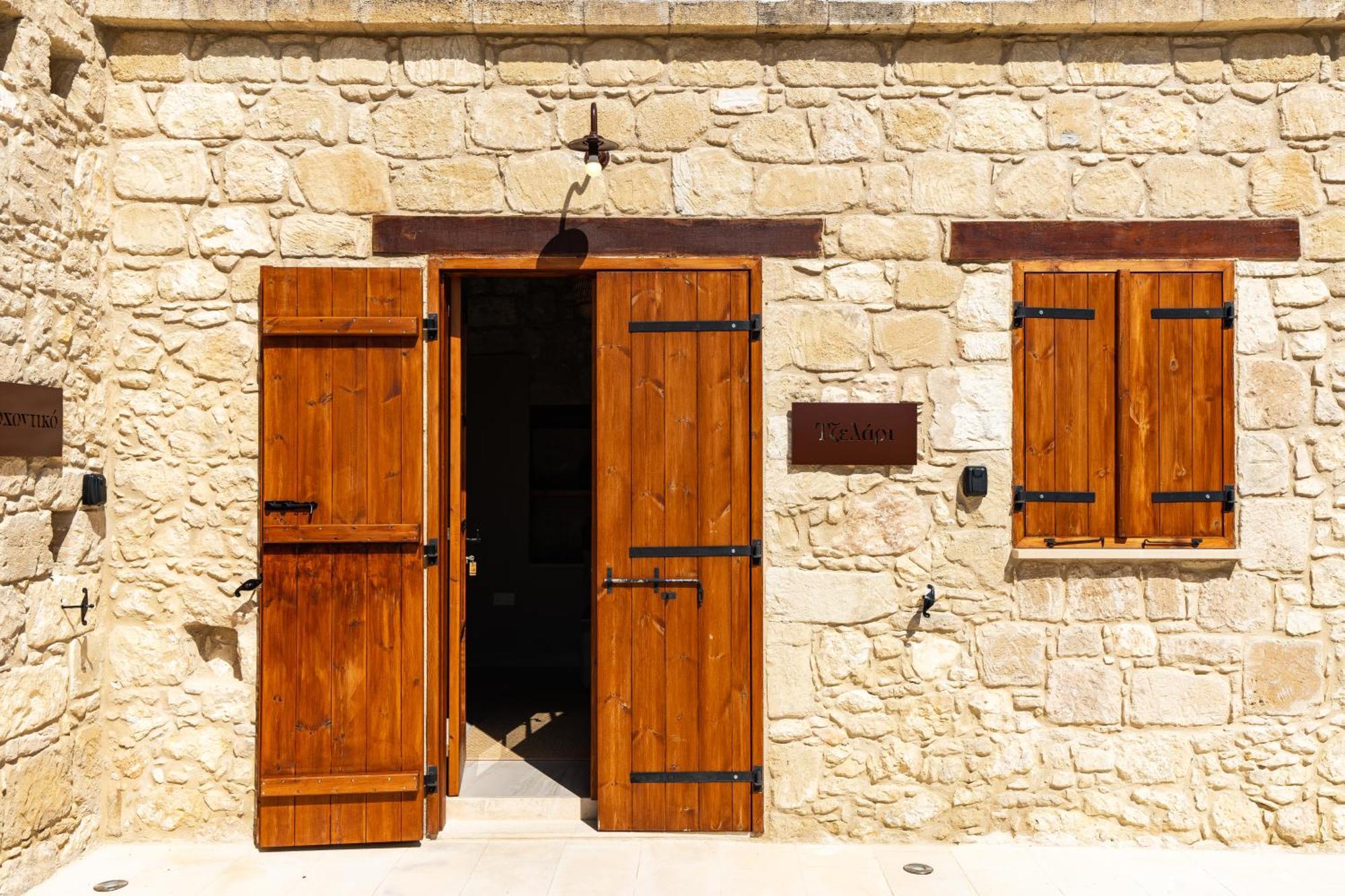 Harma Traditional Boutique Suites Пафос Стая снимка