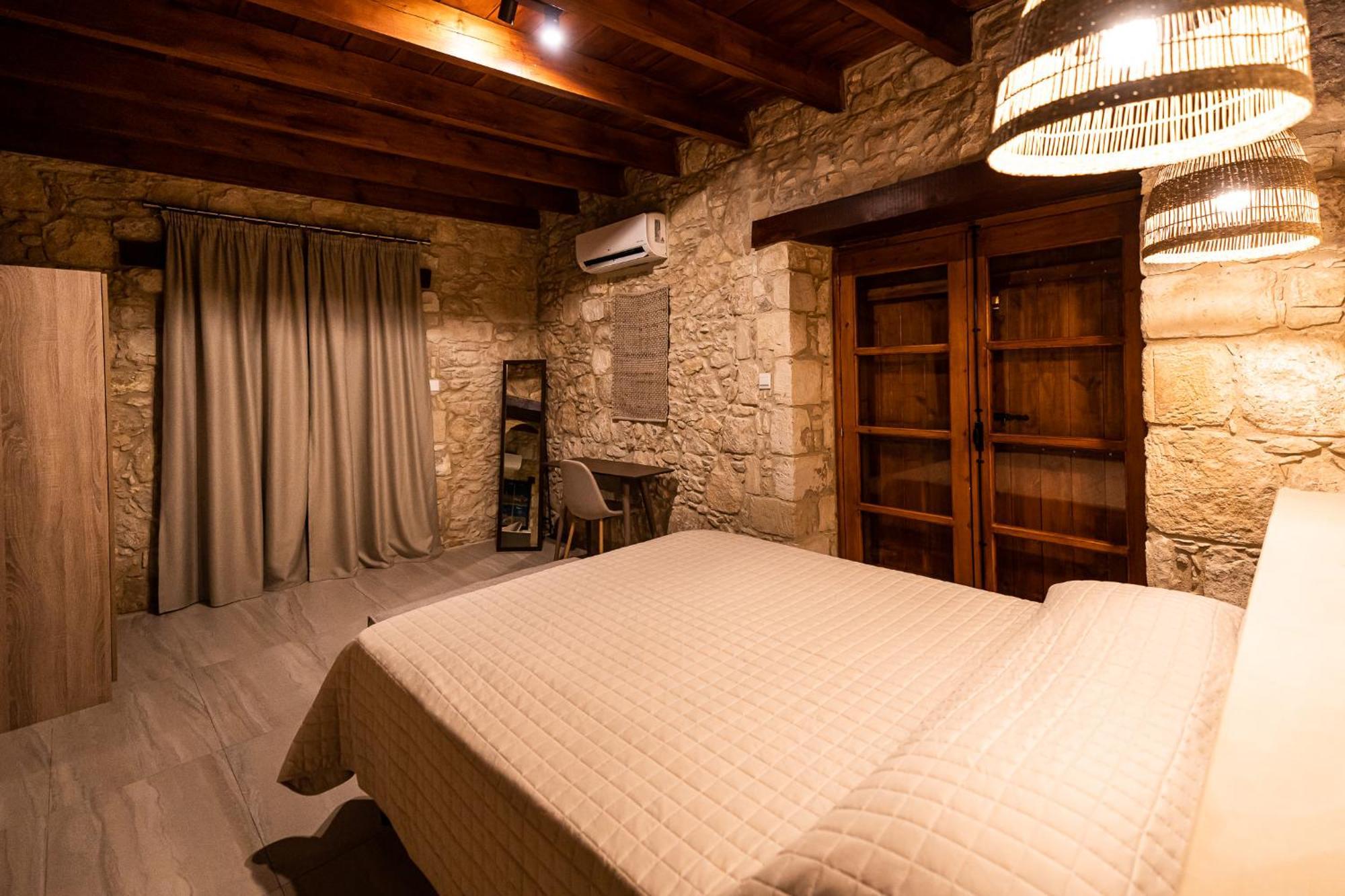 Harma Traditional Boutique Suites Пафос Стая снимка