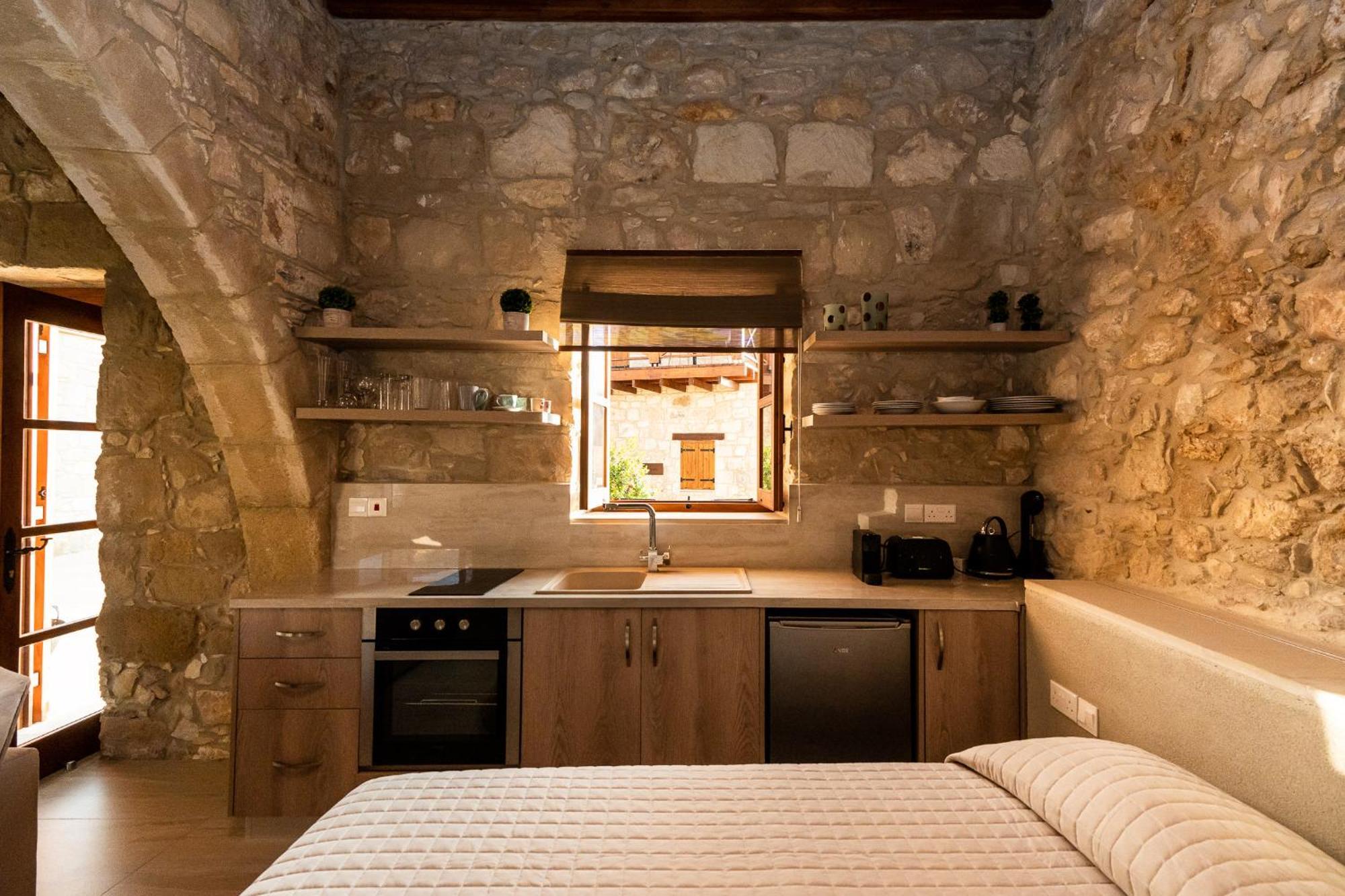 Harma Traditional Boutique Suites Пафос Стая снимка