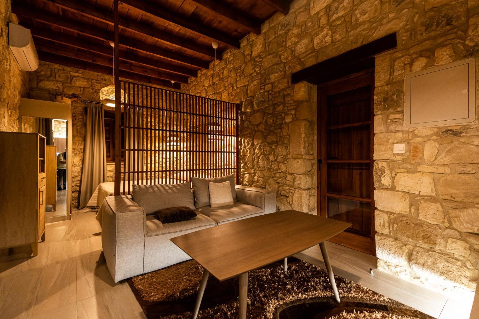 Harma Traditional Boutique Suites Пафос Стая снимка