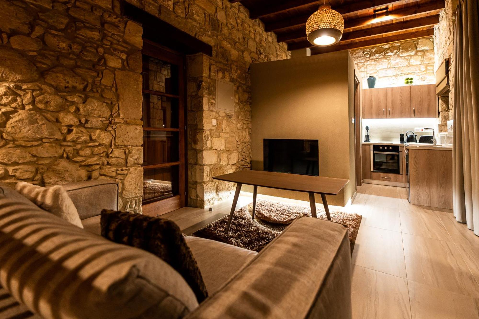 Harma Traditional Boutique Suites Пафос Стая снимка