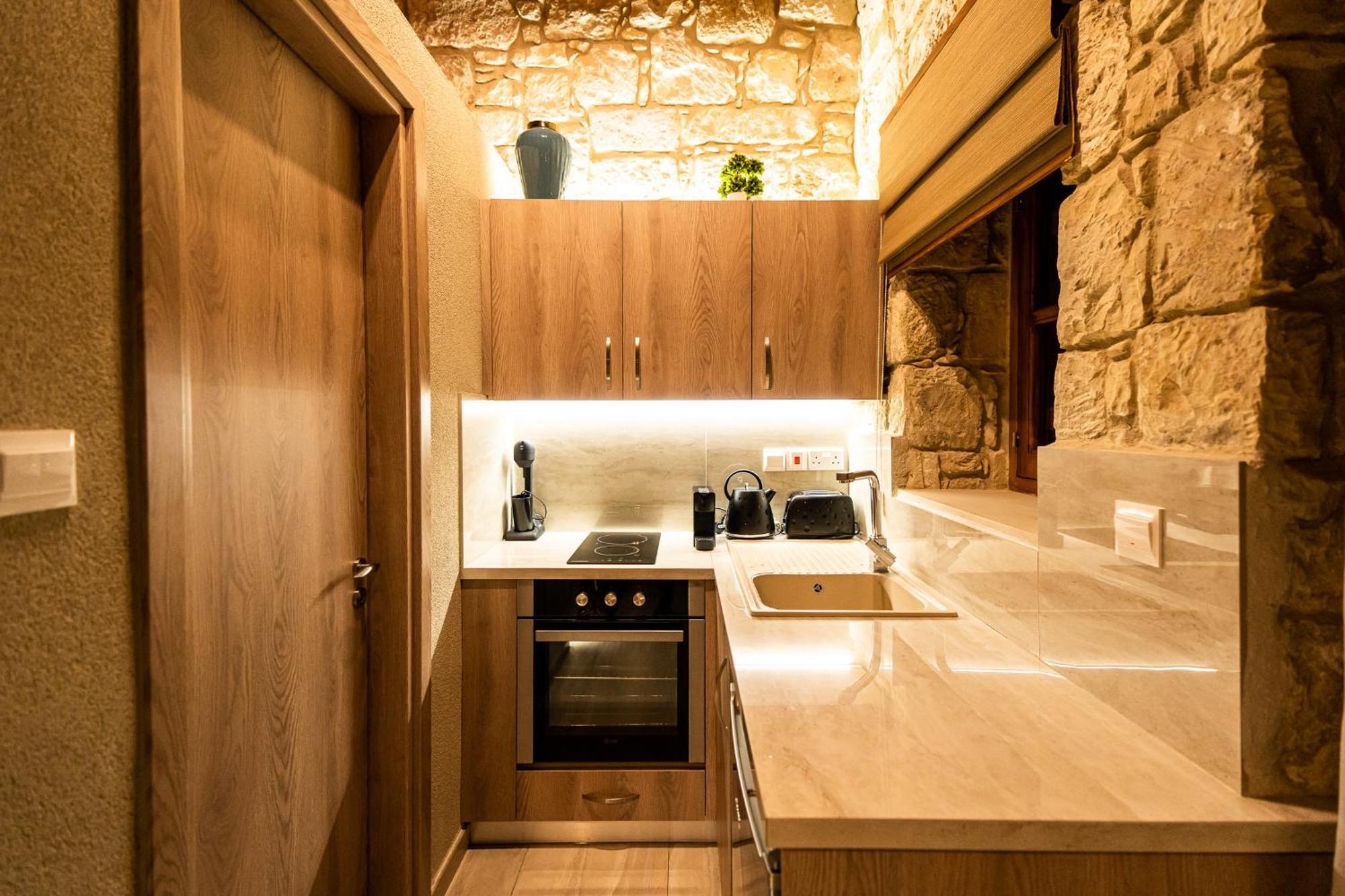 Harma Traditional Boutique Suites Пафос Стая снимка