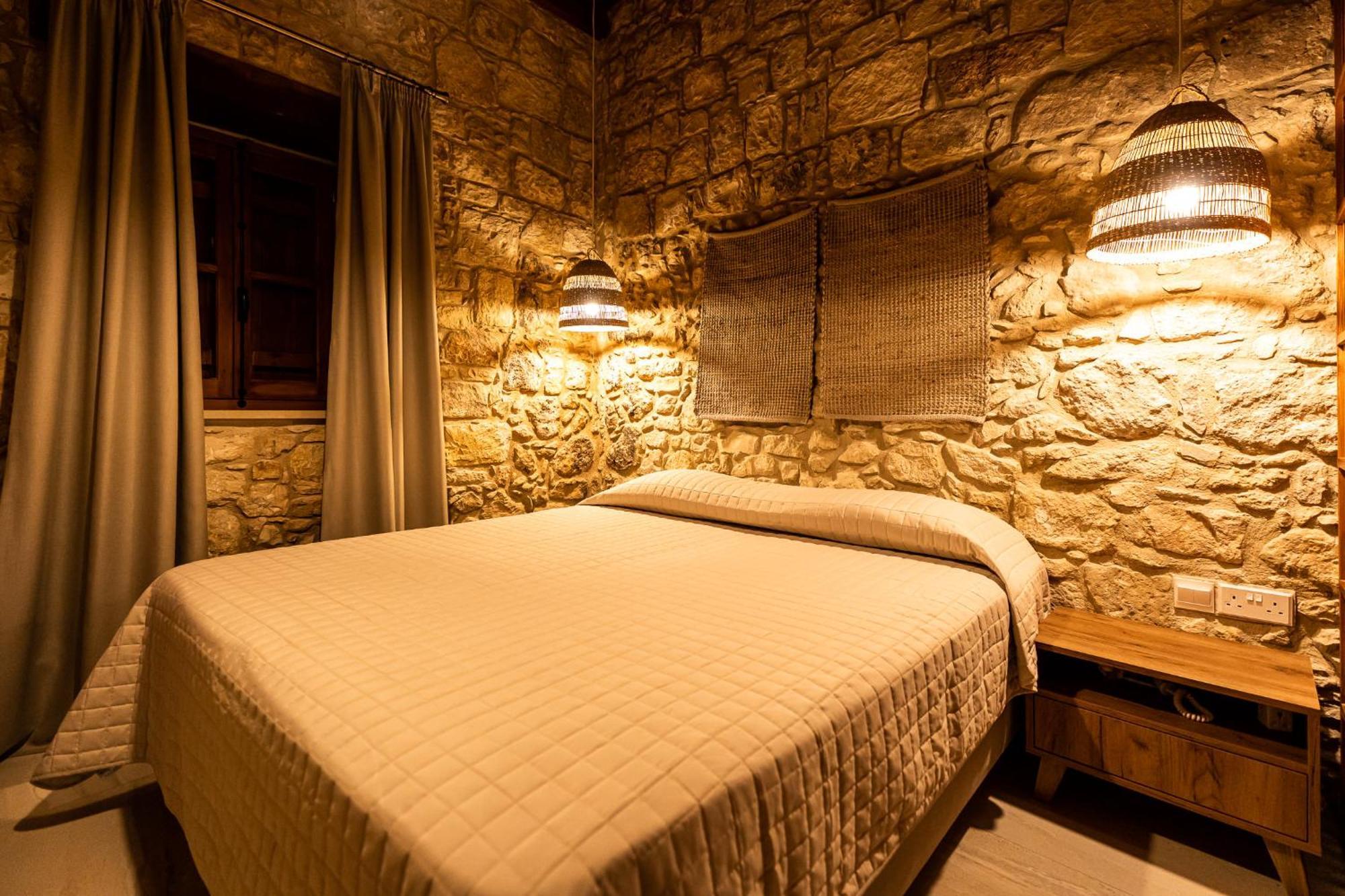 Harma Traditional Boutique Suites Пафос Стая снимка